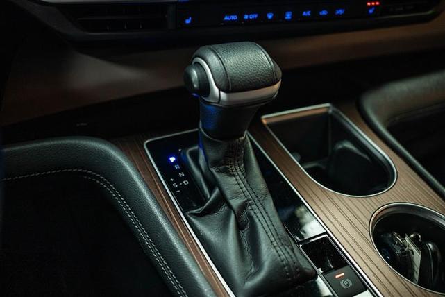 Photo of 2022 Gray Toyota Sienna