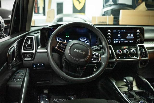Photo of 2022 Silver Kia Sorento