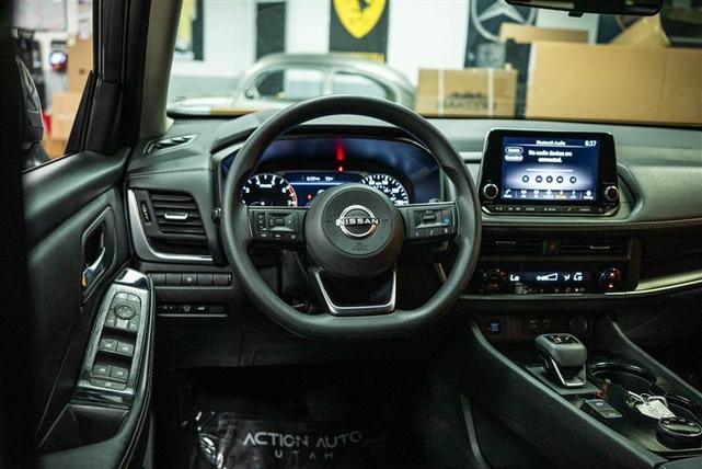 Photo of 2024 Gun Metallic Nissan Rogue