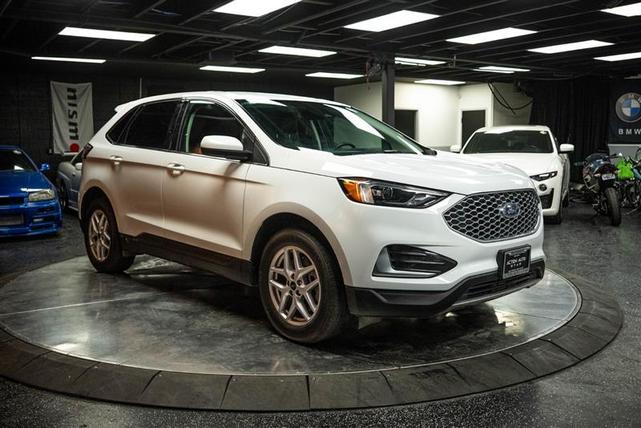 Photo of 2024 White Ford Edge