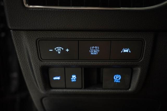 Photo of 2023 Gray Hyundai SONATA Hybrid