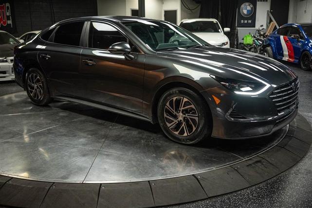 Photo of 2023 Gray Hyundai SONATA Hybrid