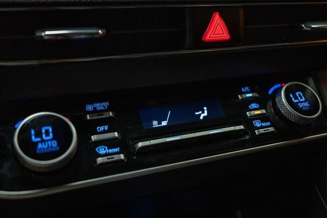 Photo of 2023 Gray Hyundai SONATA Hybrid