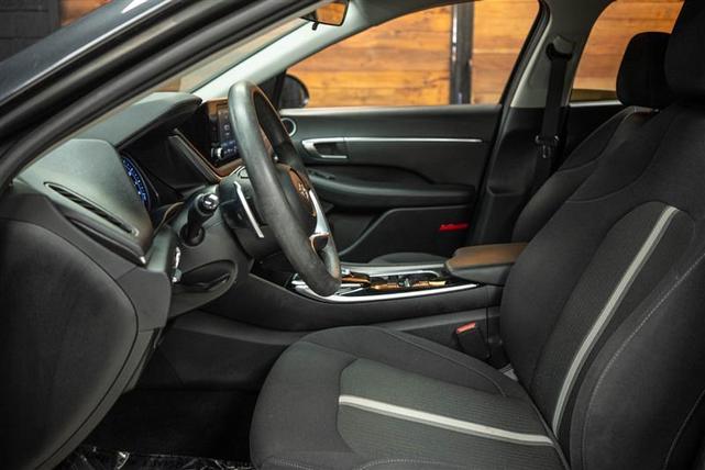 Photo of 2023 Gray Hyundai SONATA Hybrid