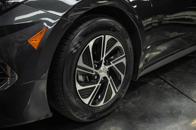 Photo of 2023 Gray Hyundai SONATA Hybrid