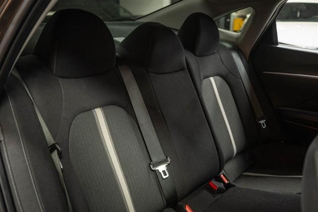 Photo of 2023 Gray Hyundai SONATA Hybrid
