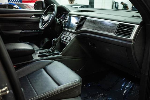 Photo of 2021 Pure Gray Volkswagen Atlas Cross Sport