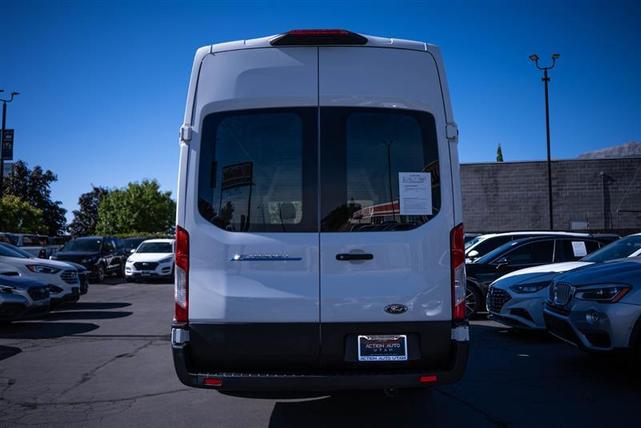 Photo of 2022 White Ford Transit-350