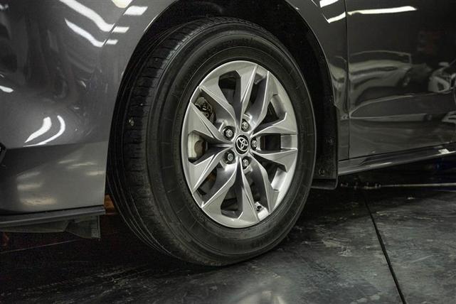 Photo of 2023 Gray Toyota Sienna
