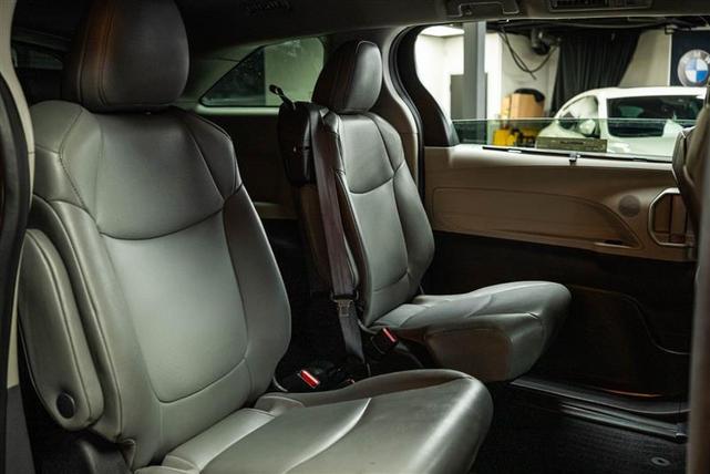 Photo of 2023 Gray Toyota Sienna