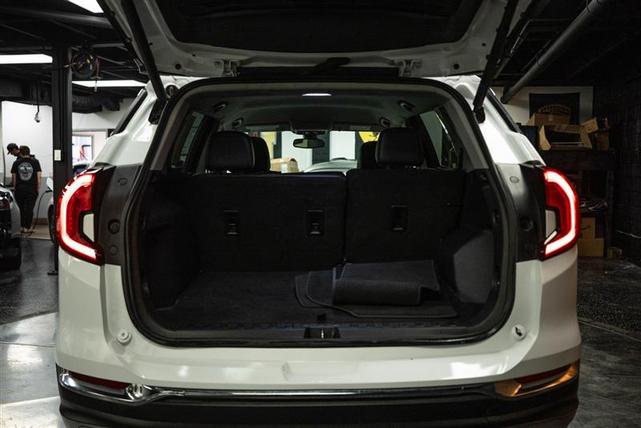 Photo of 2023 White GMC Terrain