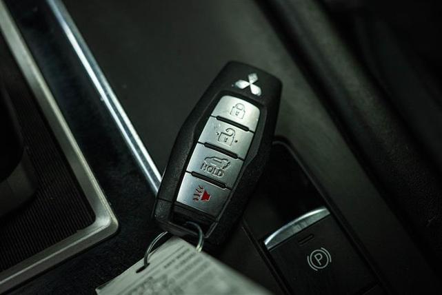 Photo of 2022 Blue Mitsubishi Outlander