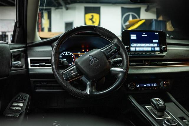 Photo of 2022 Blue Mitsubishi Outlander