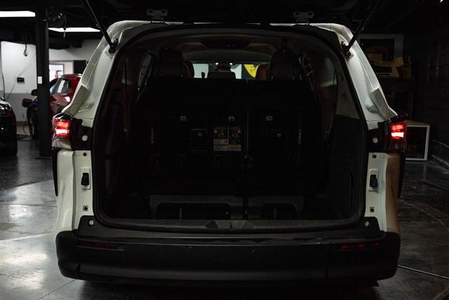 Photo of 2022 White Toyota Sienna