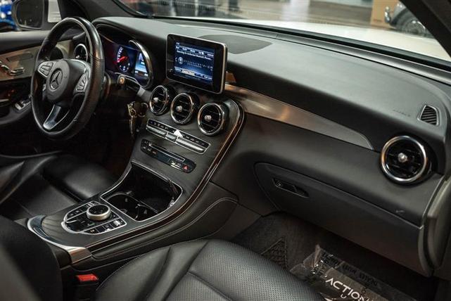 Photo of 2019 White Mercedes-Benz GLC 300