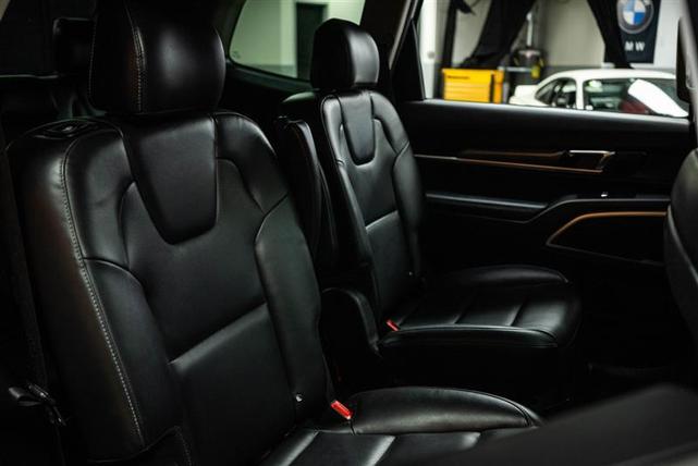 Photo of 2022 White Kia Telluride