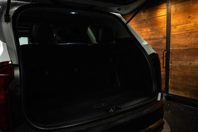 Photo of 2022 White Kia Telluride