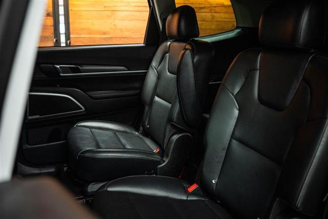 Photo of 2022 White Kia Telluride