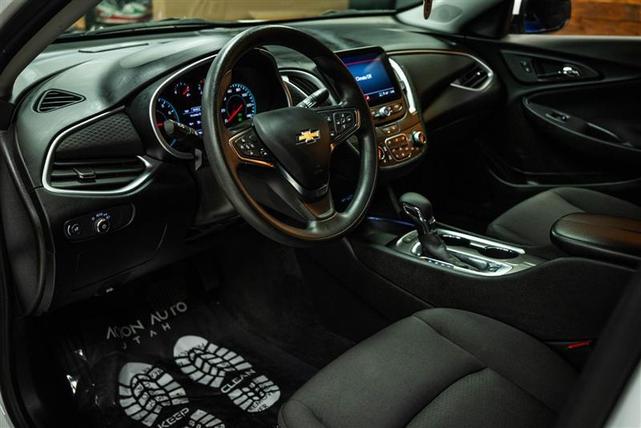 Photo of 2024 White Chevrolet Malibu