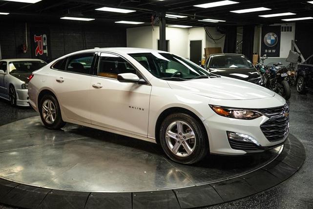 Photo of 2024 White Chevrolet Malibu