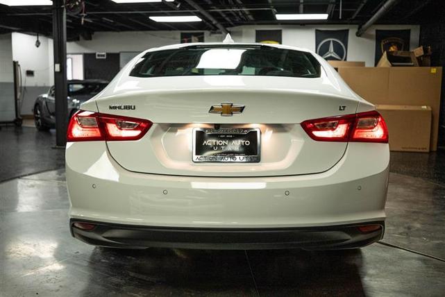 Photo of 2024 White Chevrolet Malibu