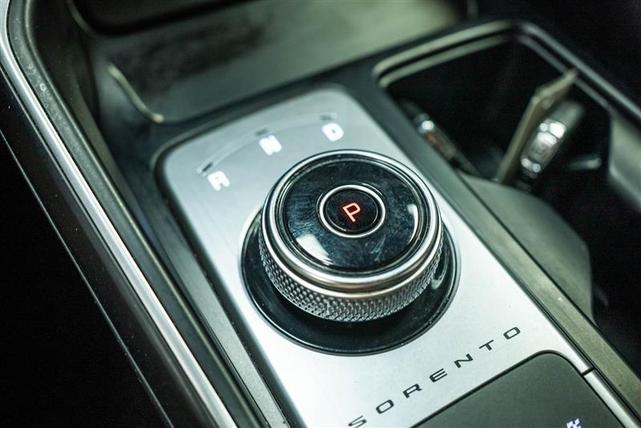 Photo of 2022 White Kia Sorento Hybrid