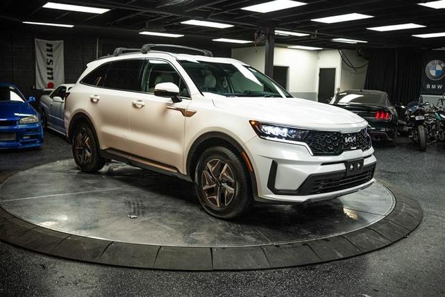 Photo of 2022 White Kia Sorento Hybrid