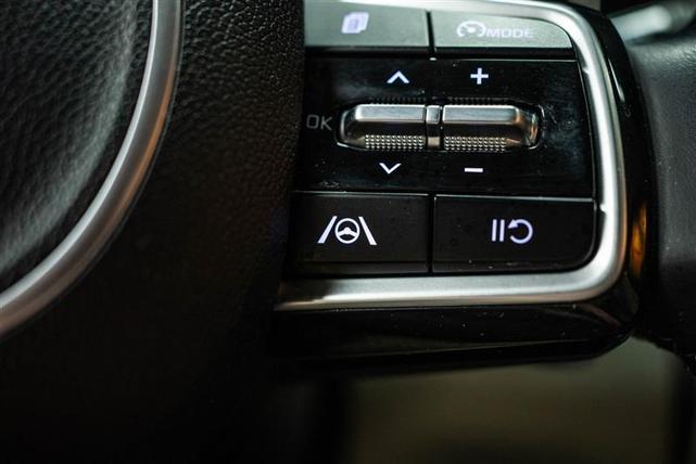 Photo of 2022 White Kia Sorento Hybrid