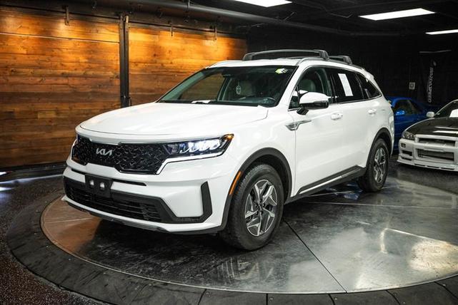 Photo of 2022 White Kia Sorento Hybrid