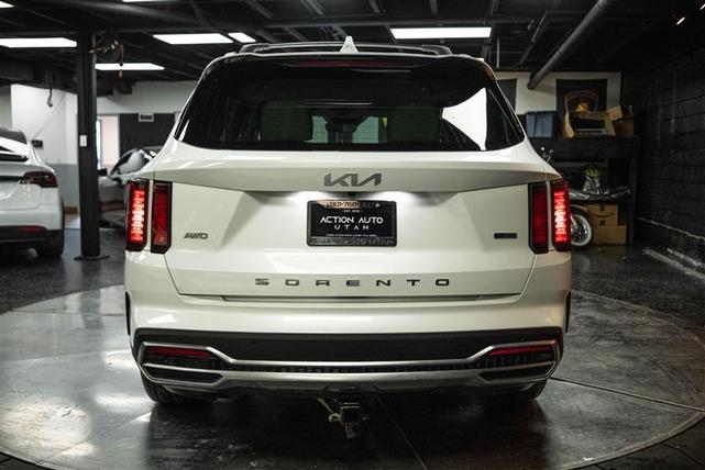 Photo of 2022 White Kia Sorento Hybrid