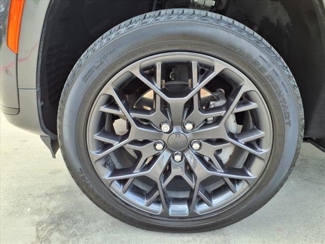 Photo of 2024 Metallic Jeep Grand Cherokee L