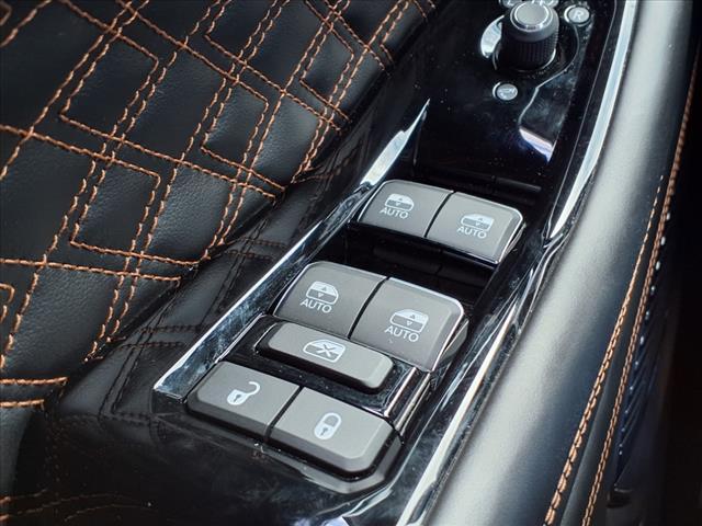 Photo of 2024 Metallic Jeep Grand Cherokee L