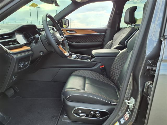 Photo of 2024 Metallic Jeep Grand Cherokee L
