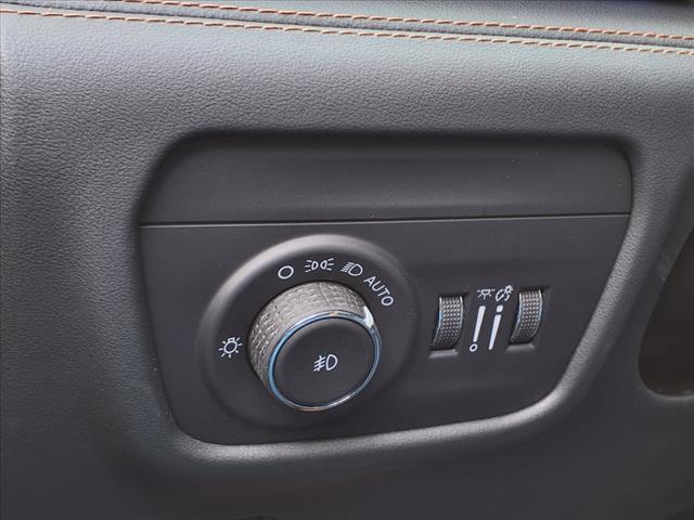 Photo of 2024 Metallic Jeep Grand Cherokee L