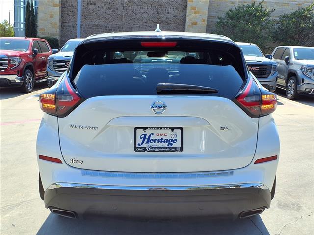 Photo of 2021 White Nissan Murano