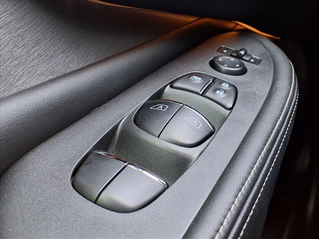 Photo of 2021 White Nissan Murano