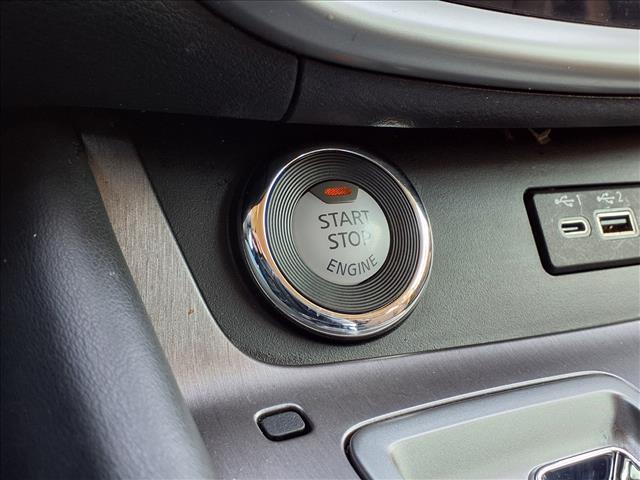 Photo of 2021 White Nissan Murano