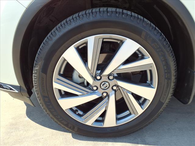 Photo of 2021 White Nissan Murano
