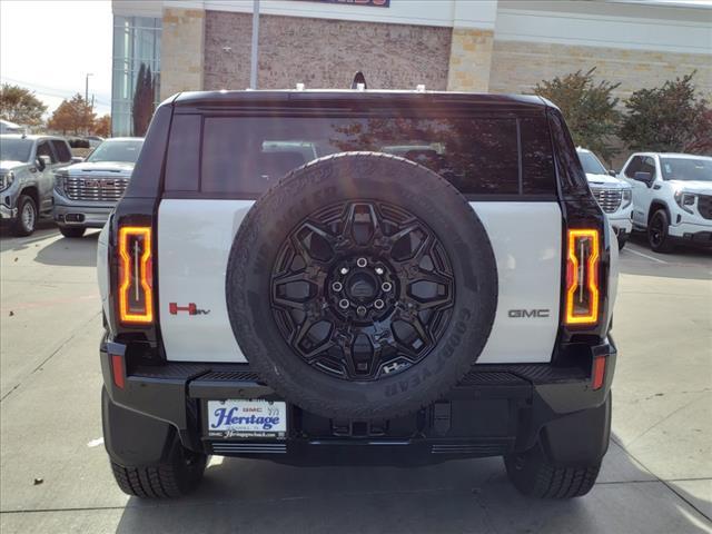 Photo of 2025 White GMC HUMMER EV SUV