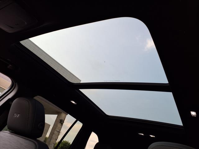 Photo of 2025 White Frost Tri-Coat Buick Enclave