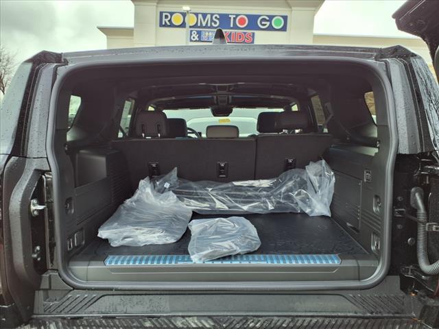 Photo of 2025 Black GMC HUMMER EV SUV