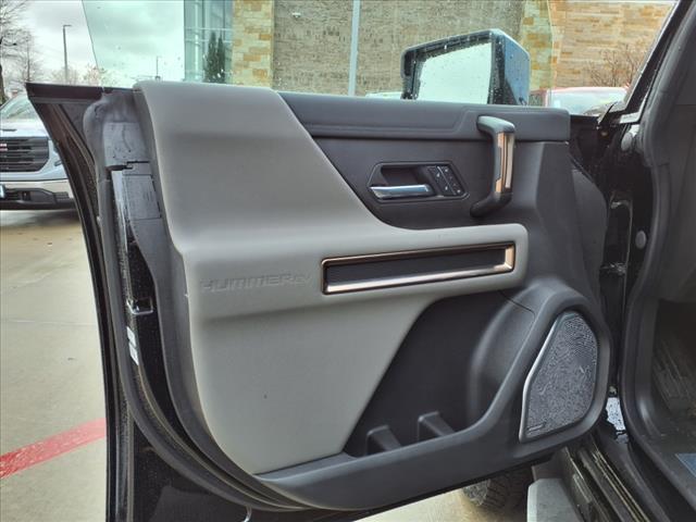 Photo of 2025 Black GMC HUMMER EV SUV