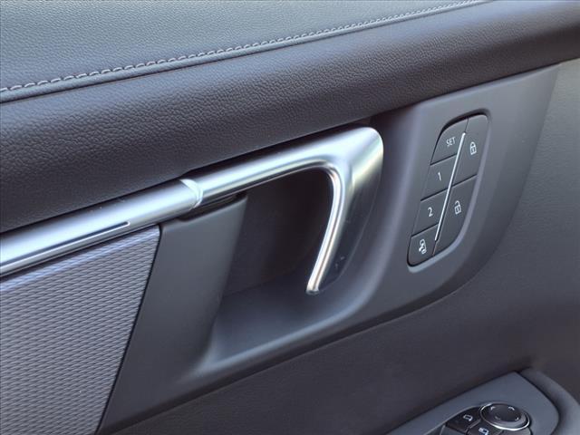 Photo of 2025 White Frost Tri-Coat Buick Enclave