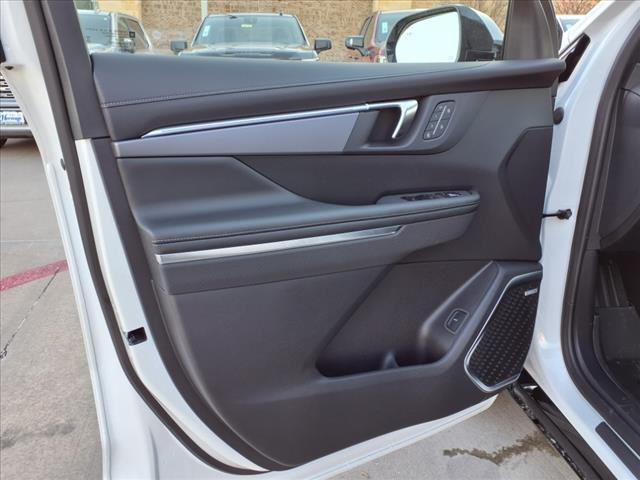 Photo of 2025 White Frost Tri-Coat Buick Enclave