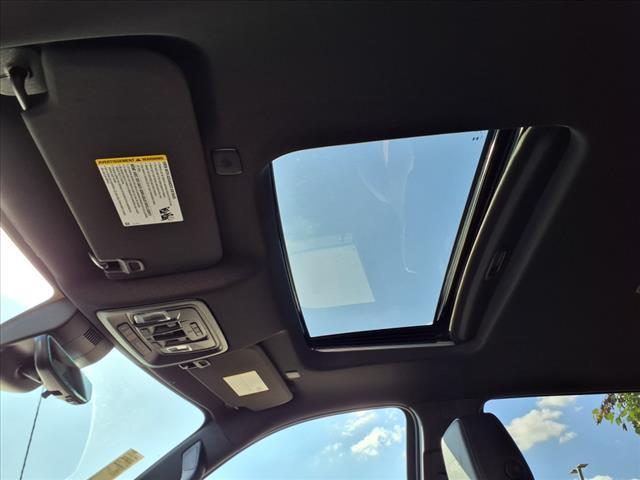 Photo of 2025 Summit White GMC Sierra 2500