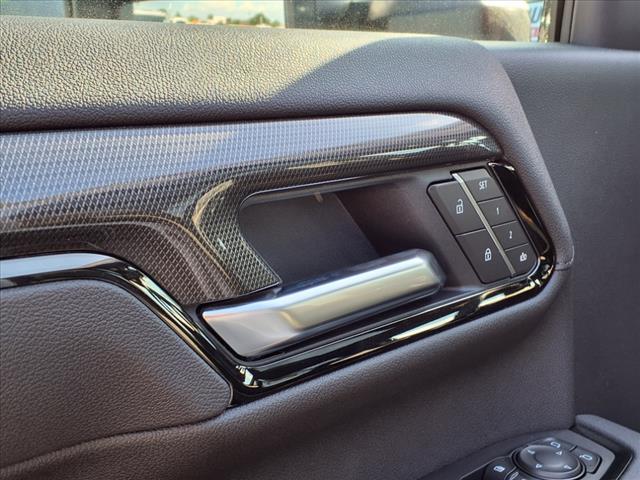 Photo of 2025 Summit White GMC Sierra 2500