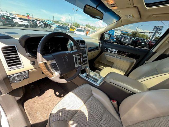 Photo of 2010 White Lincoln MKX