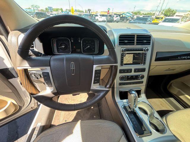 Photo of 2010 White Lincoln MKX