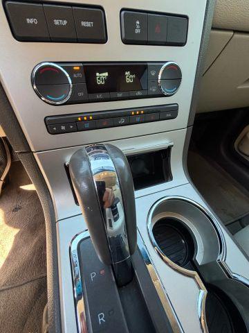 Photo of 2010 White Lincoln MKX