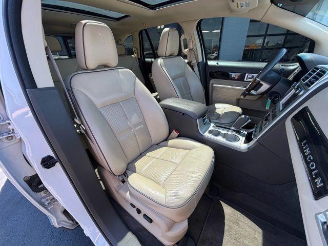 Photo of 2010 White Lincoln MKX